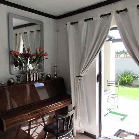 Santini Lace Self Catering Unit Плеттенберг-Бей Екстер'єр фото